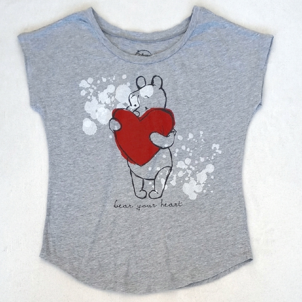 Disney Gray Winnie The Pooh Short Sleeve Tee T-Shirt with Red Heart Design S